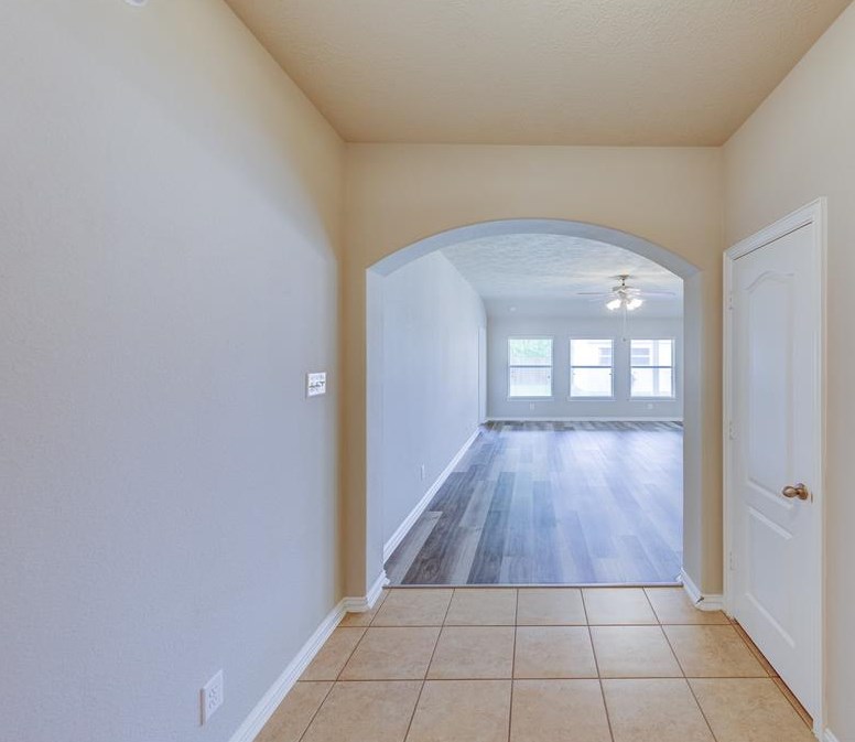 7126 Sunrise Dr, Hitchcock, TX 77563-4676