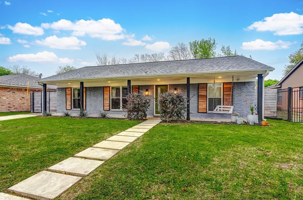 6022 Spellman Rd, Houston, TX 77096