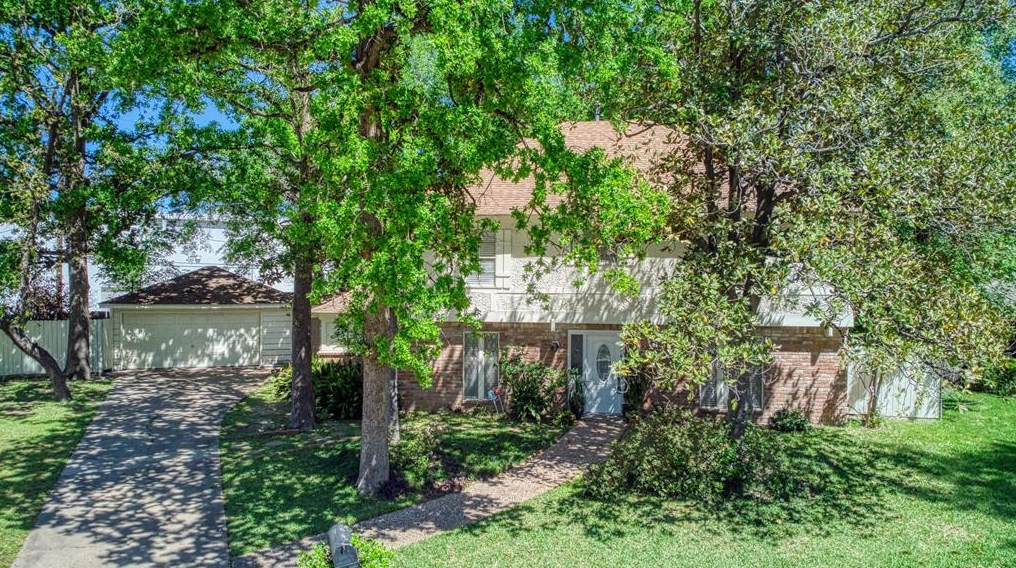 12718 Big Stone Dr, Houston, TX 77066-1602