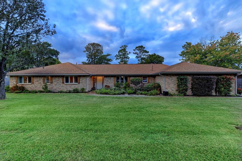 2010 Nogalus Dr, Crosby, TX 77532-3062