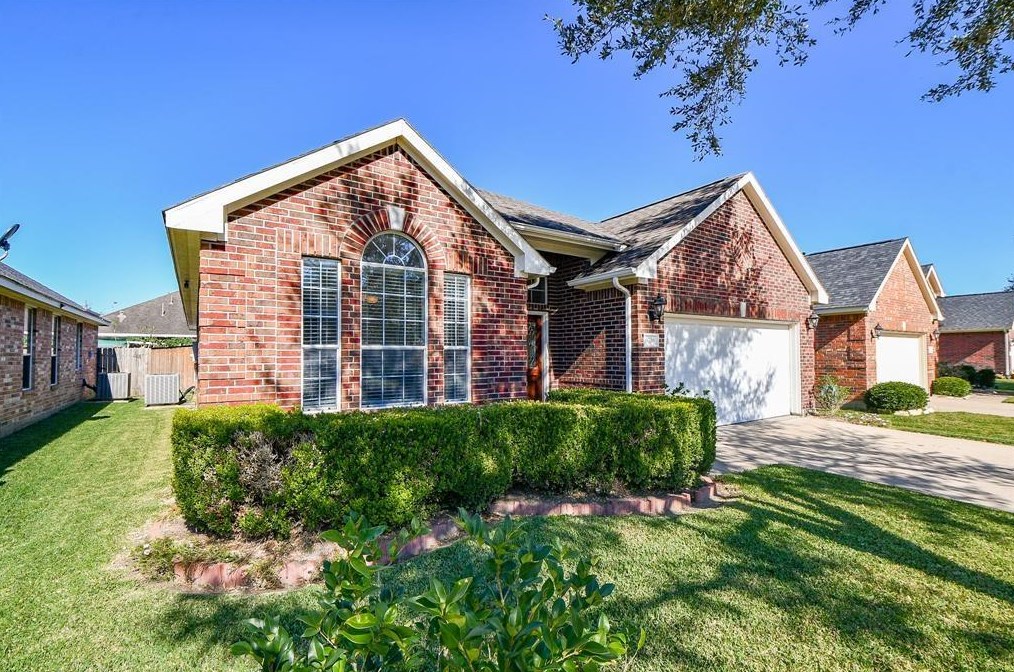 6738 Chester Oak Dr, Houston, TX 77083