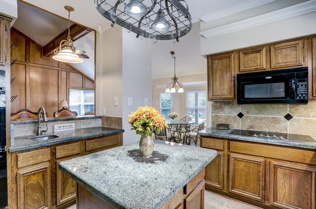 15410 Stonehill Dr, Houston TX  77062-3220 exterior