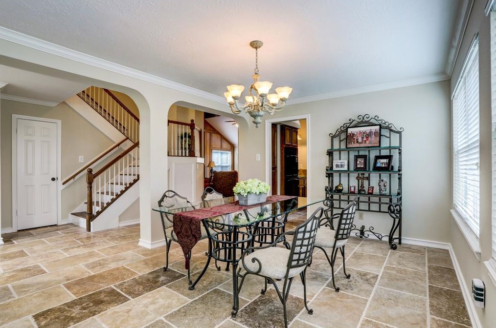 15410 Stonehill Dr, Houston TX  77062-3220 exterior