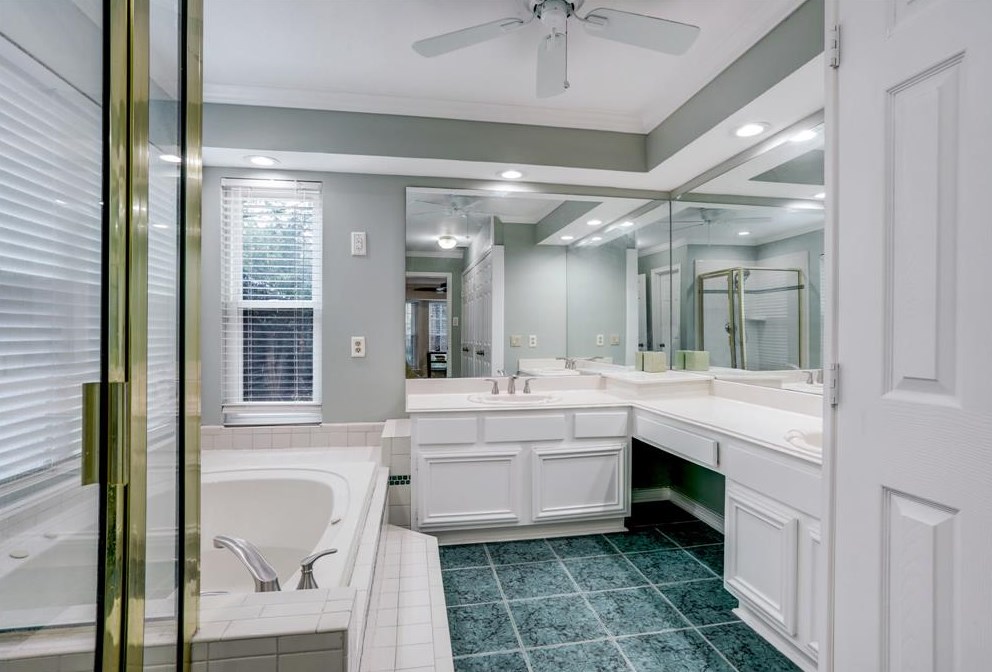 15410 Stonehill Dr, Houston TX  77062-3220 exterior