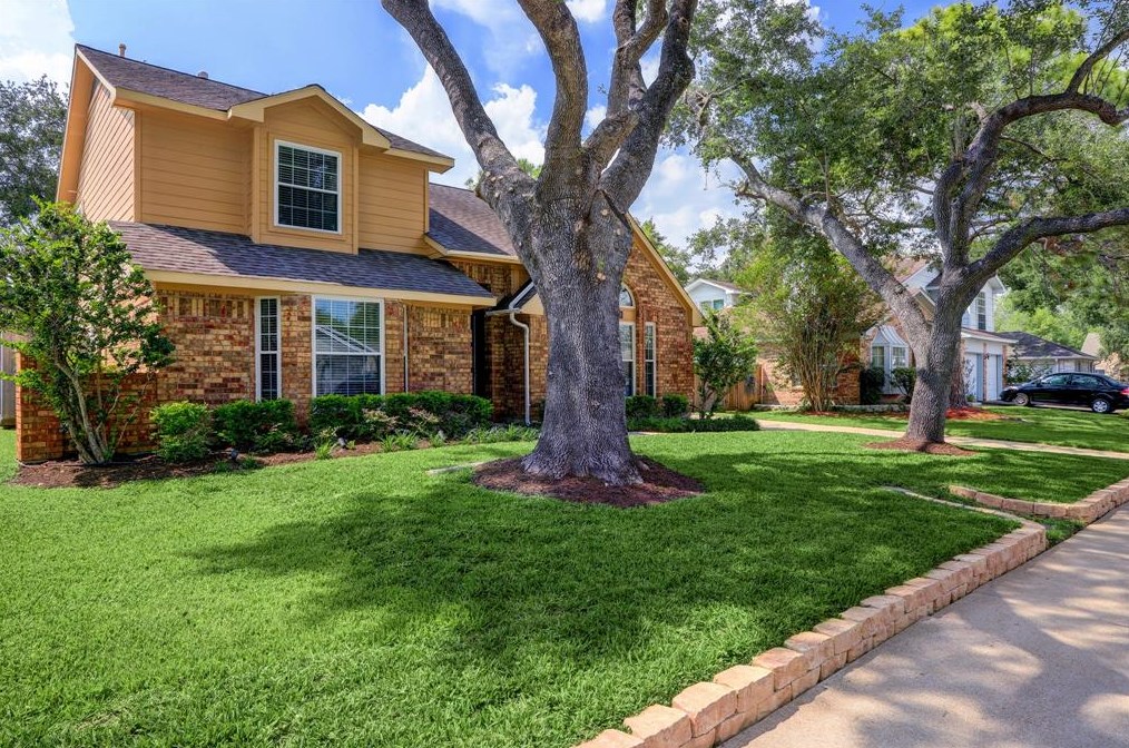15410 Stonehill Dr, Houston, TX 77062-3220