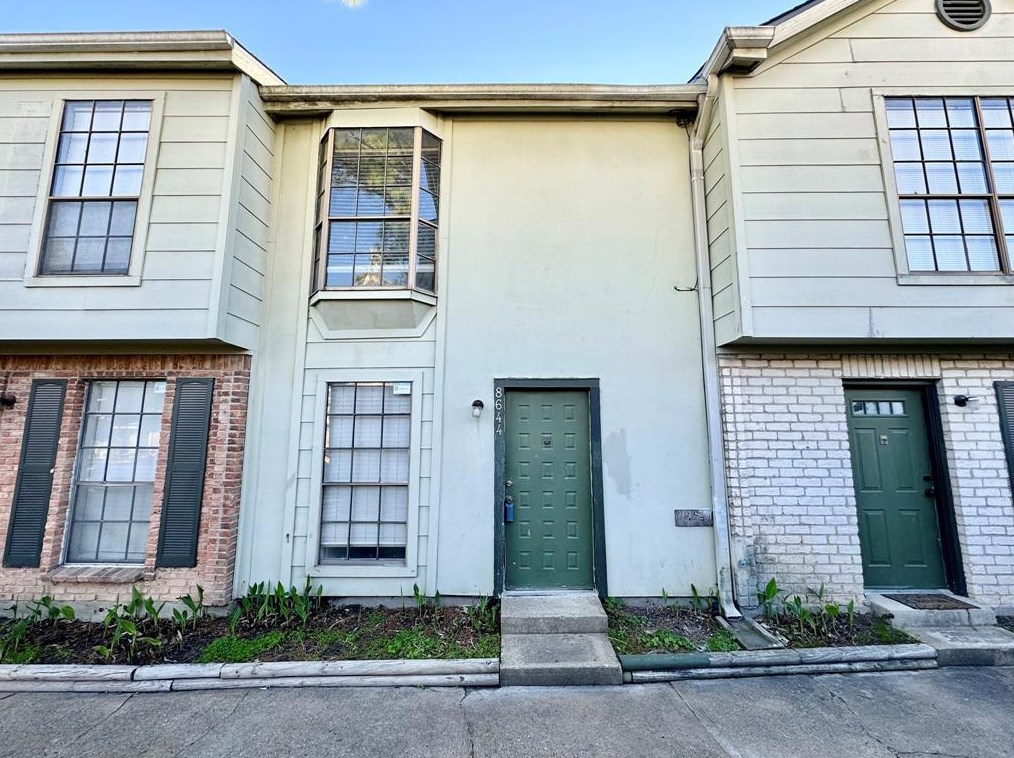 8644 Victorian Village Dr, Houston, TX 77071-2838