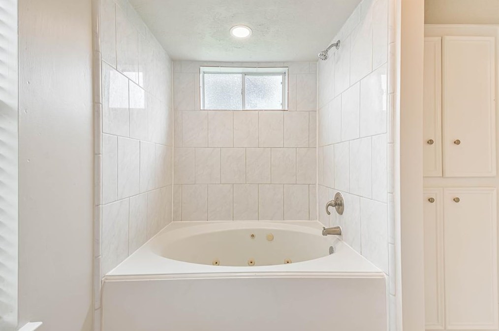 10711 Norchester Vlg Dr, Houston TX  77070-3919 exterior