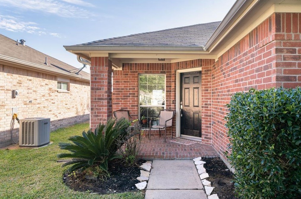 10231 Mills Pass Dr, Houston, TX 77070