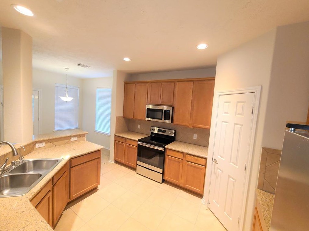 154 Spindle Tree Cir, Spring TX  77382-1476 exterior