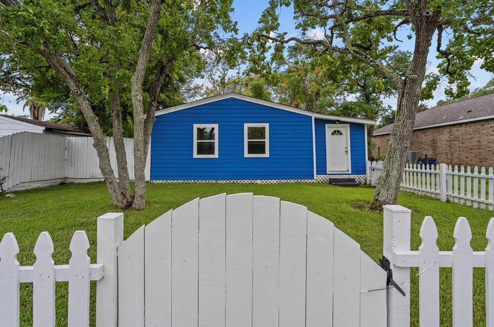 1101 8th Ave N, Texas City, TX 77590