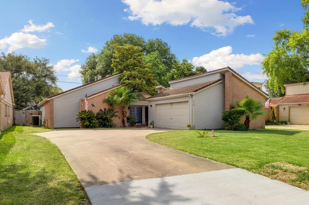 1718 S Kirkwood Rd, Houston, TX 77077