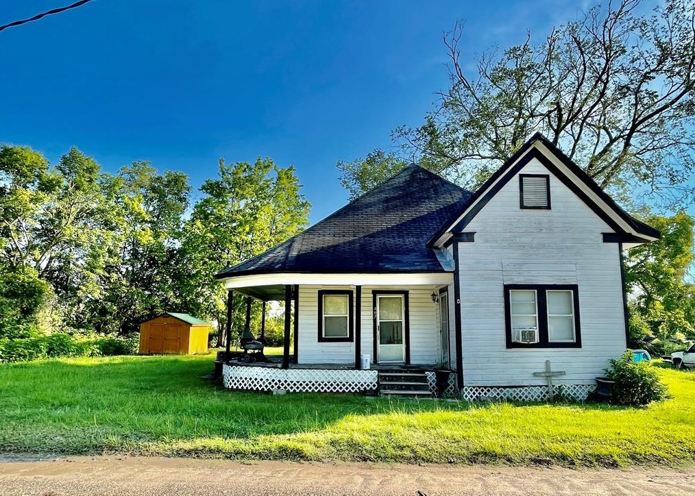 407 W 2nd St, Nogalus, TX 75845