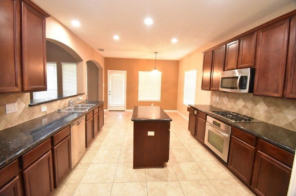 22306 Fieldcrest Ln, Richmond, TX 77469