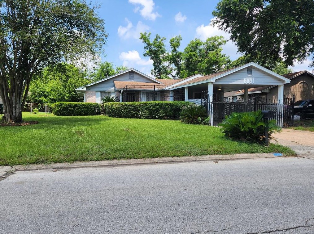 8831 Rutherford Ln, Houston, TX 77088-3631