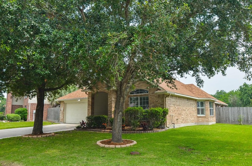 228 Magnolia Way, League City, TX 77573-4640