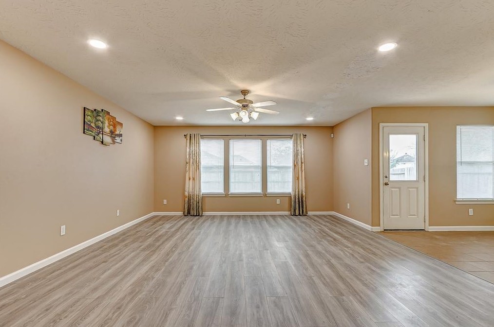 2814 Trinity Glen Ln, Houston TX  77047-2502 exterior