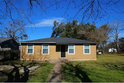 520 McKee Street, Clute, TX 77531 - Photo 1