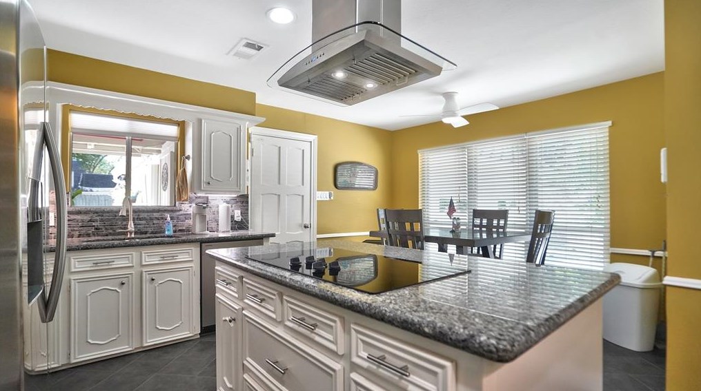 10523 Fawnview Dr, Houston TX  77070-3301 exterior