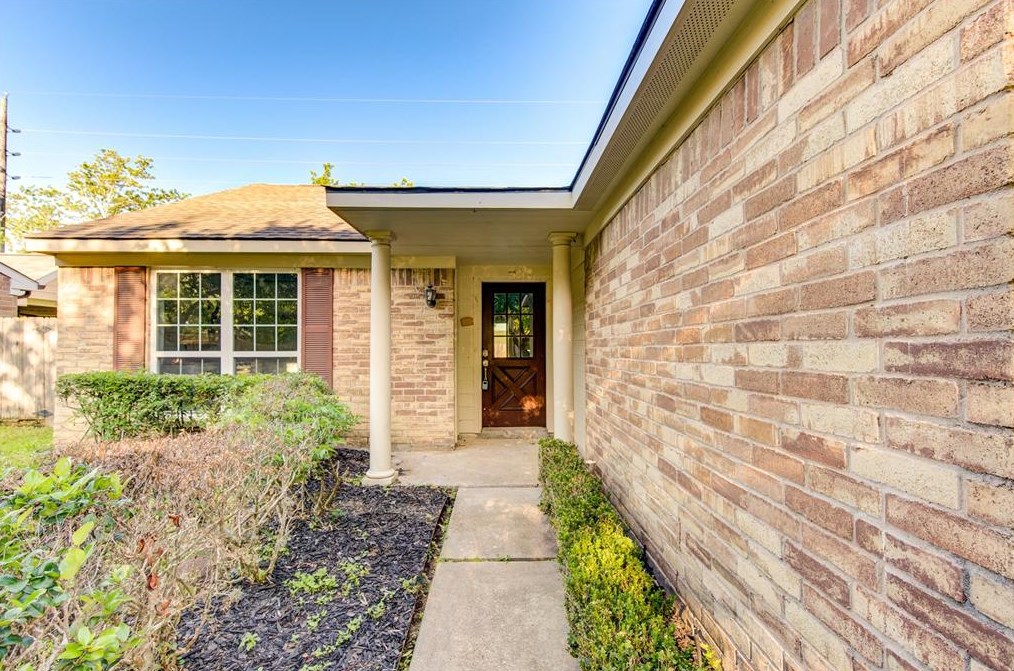 2818 Great Lakes Ave, Sugar Land, TX 77479