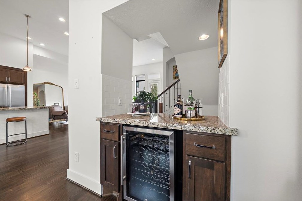 2107 Mason, Houston TX  77006-3137 exterior