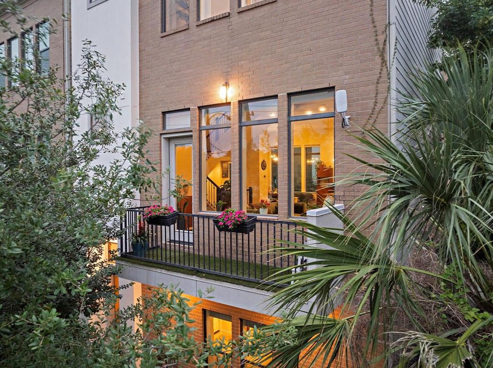 2107 Mason, Houston TX  77006-3137 exterior