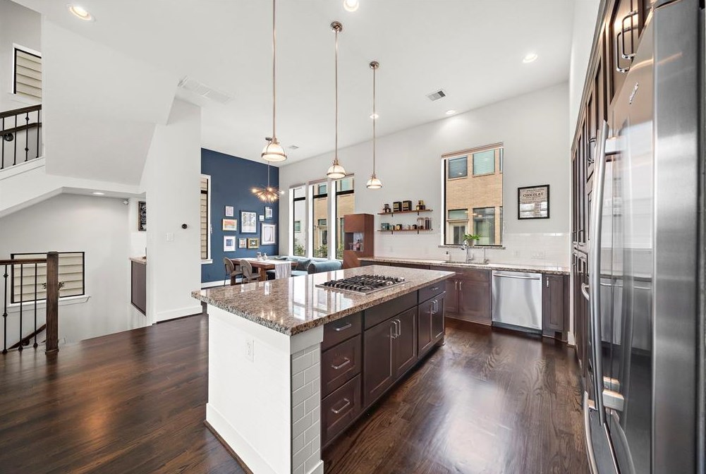 2107 Mason, Houston TX  77006-3137 exterior