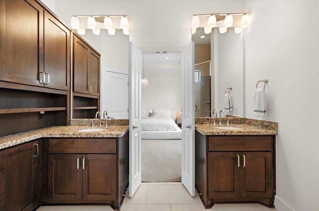 2107 Mason, Houston TX  77006-3137 exterior