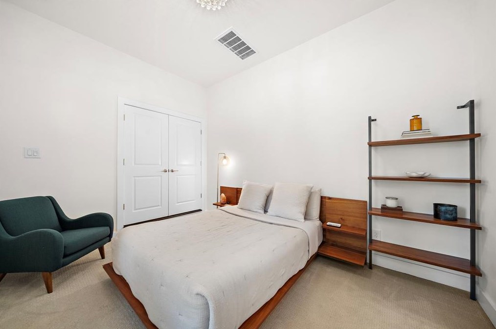 2107 Mason, Houston TX  77006-3137 exterior