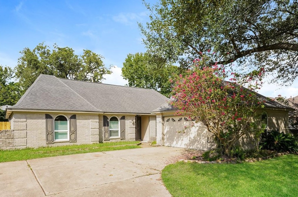 15514 Cabildo Dr, Houston, TX 77083-2451