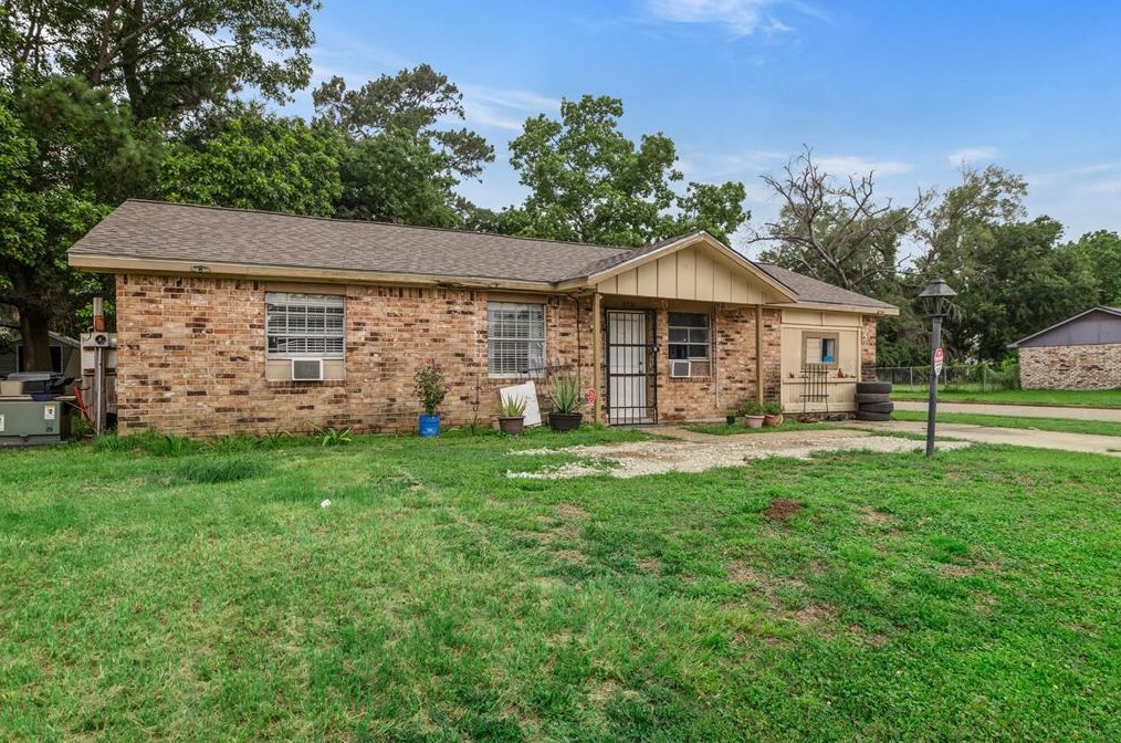 9731 Trumpet St, Houston, TX 77078-3120