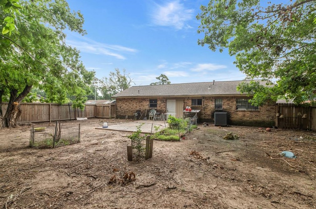 9731 Trumpet St, Houston TX 77078-3119 exterior