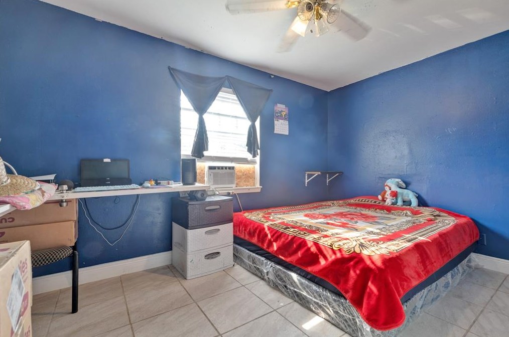 9731 Trumpet St, Houston TX 77078-3119 exterior