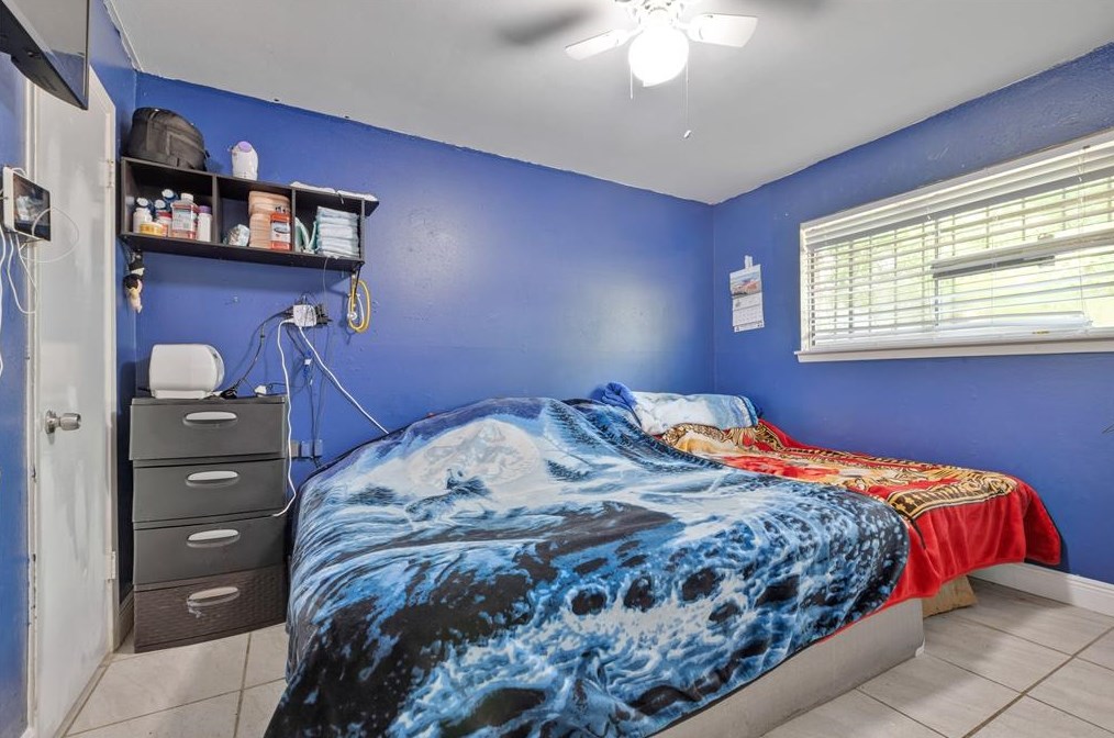 9731 Trumpet St, Houston TX 77078-3119 exterior