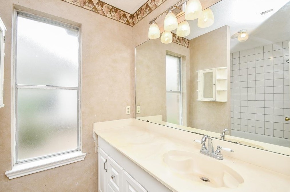 13411 Somersworth Dr, Houston TX  77041-5837 exterior
