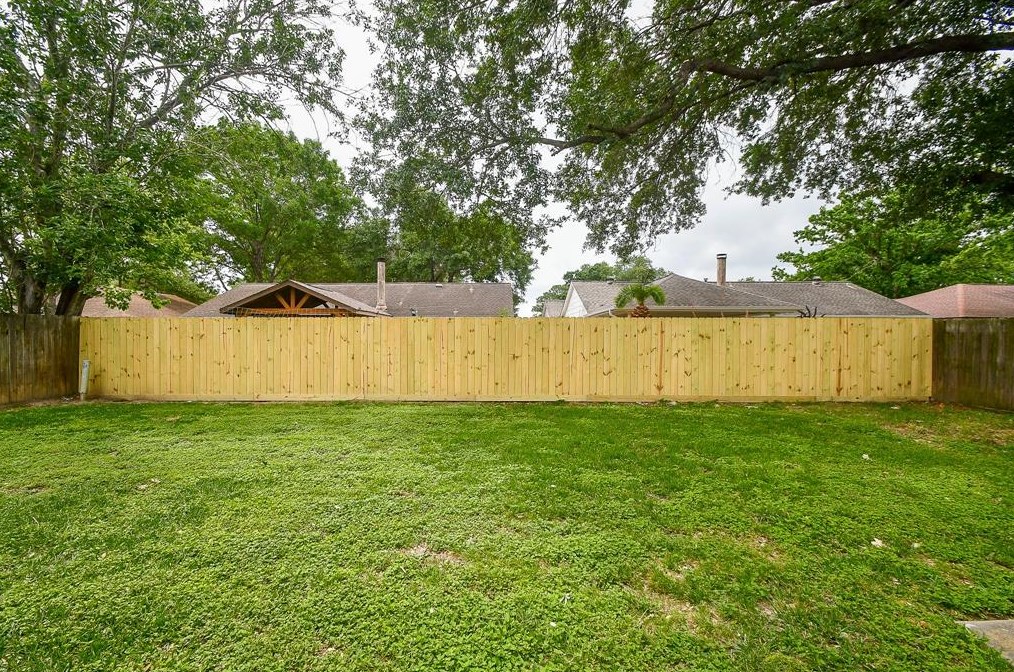 13411 Somersworth Dr, Houston TX  77041-5837 exterior