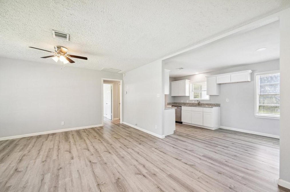 315 W Saunders St, League City, TX 77573