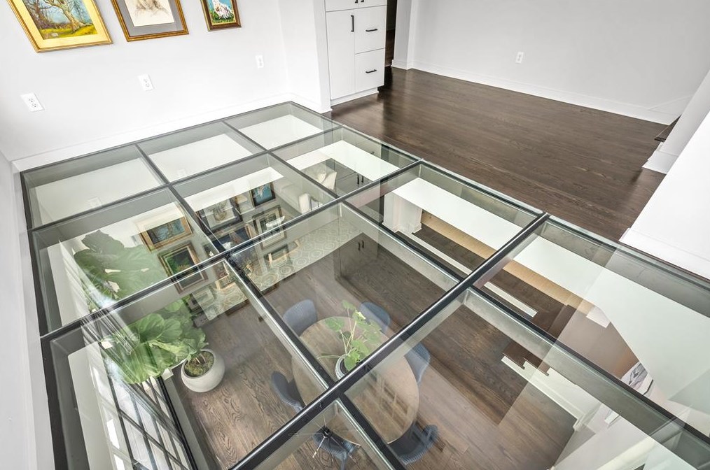 2209 Pine Valley Dr, Houston TX  77019-3510 exterior