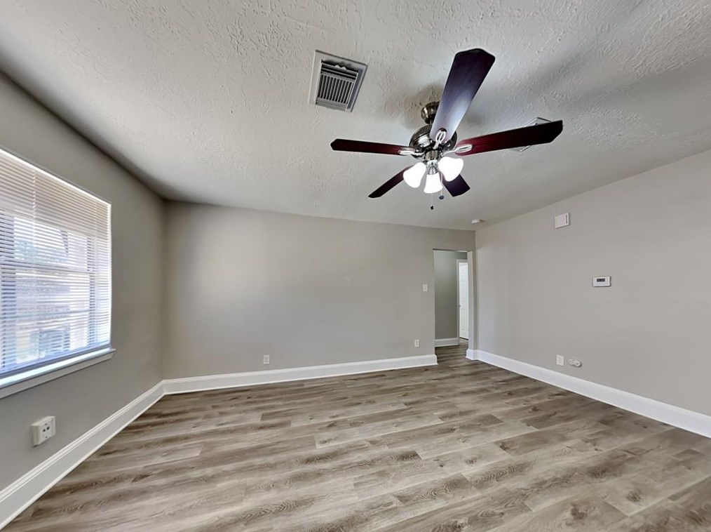 4427 Oakside Dr, Houston TX  77053-1328 exterior