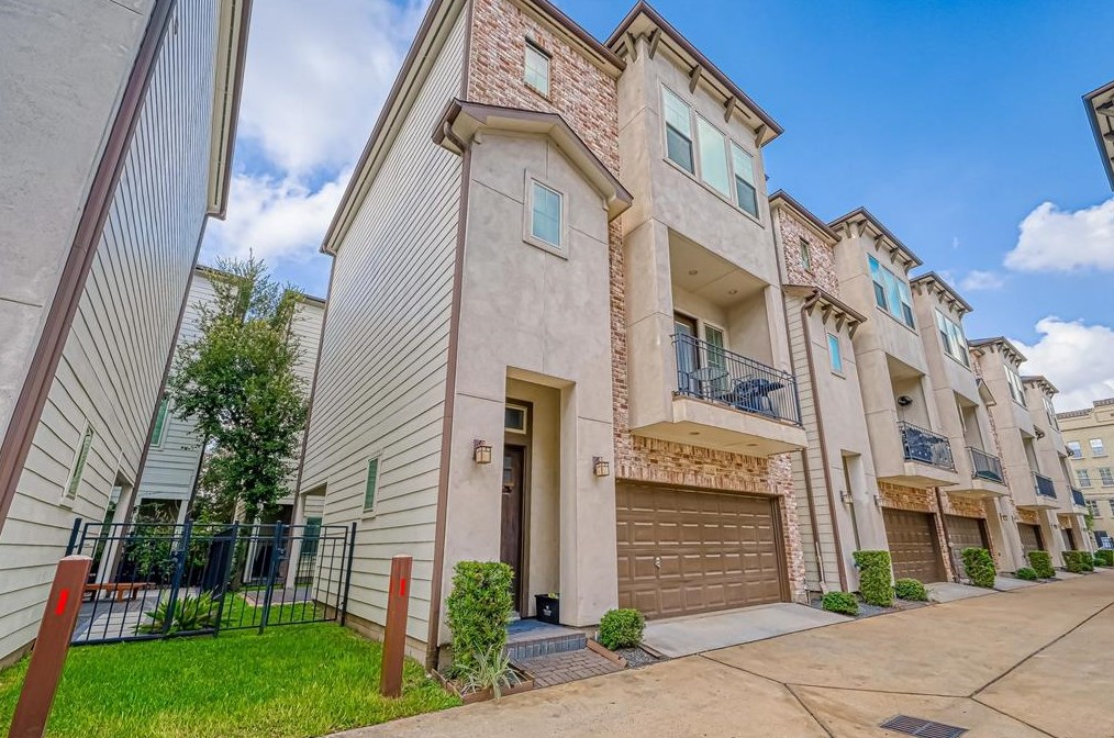 2235 Chenevert St, Houston, TX 77003