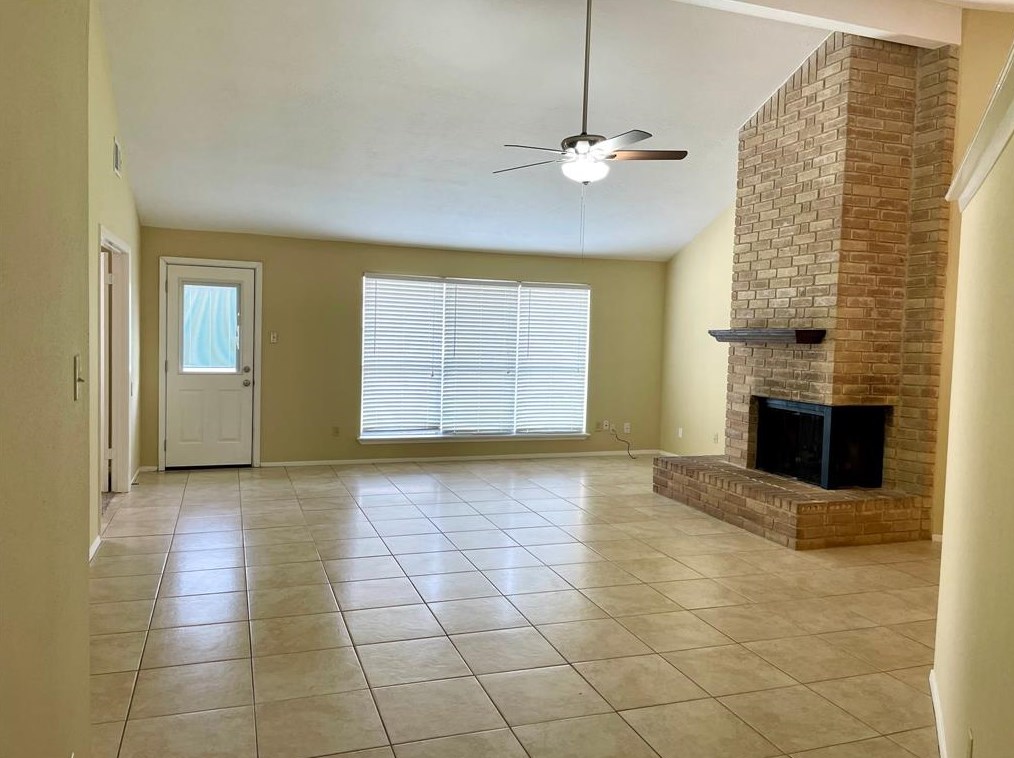 3809 Teakwood Dr, Morgans Point, TX 77571