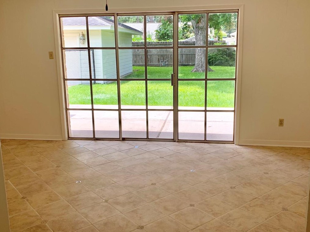 8218 Edgemoor Dr, Houston TX  77036-5608 exterior