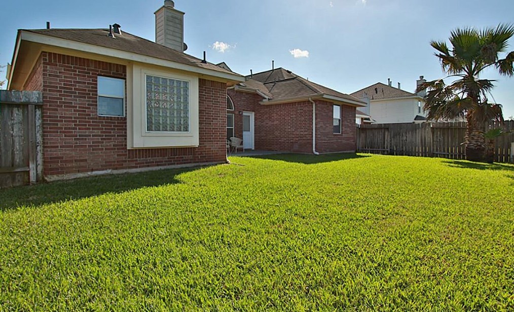 12802 Carriage Glen Dr, Tomball, TX 77377