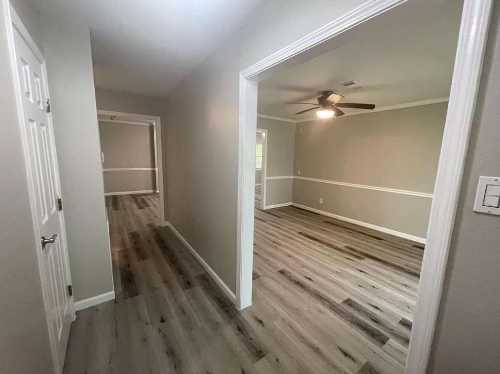 1821 Dolphin Dr, Taylor Lake Village, TX 77586