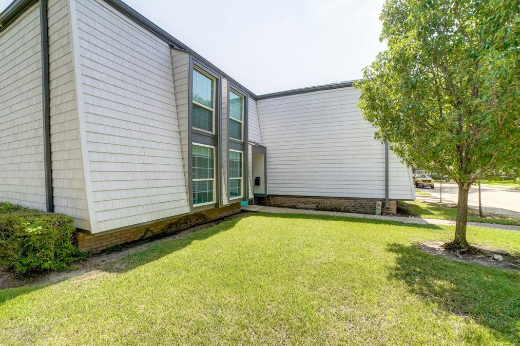 10132 Beekman Place Dr, Houston, TX 77043-4314