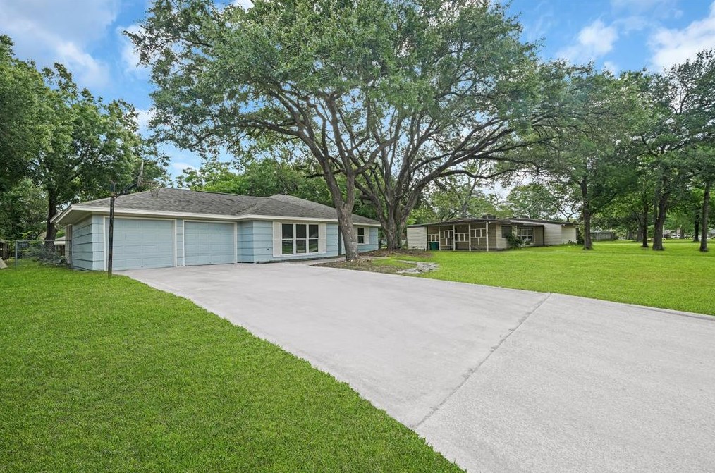 312 Burnett Dr, Baytown, TX 77520