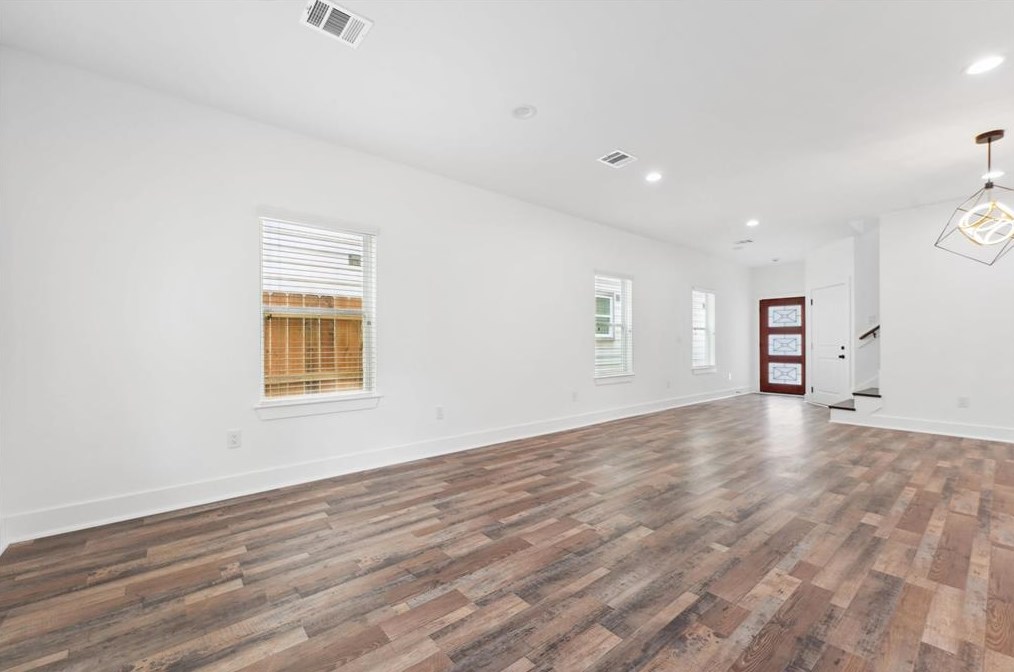 5011 Golden Forest Dr, Houston, TX 77091-5122