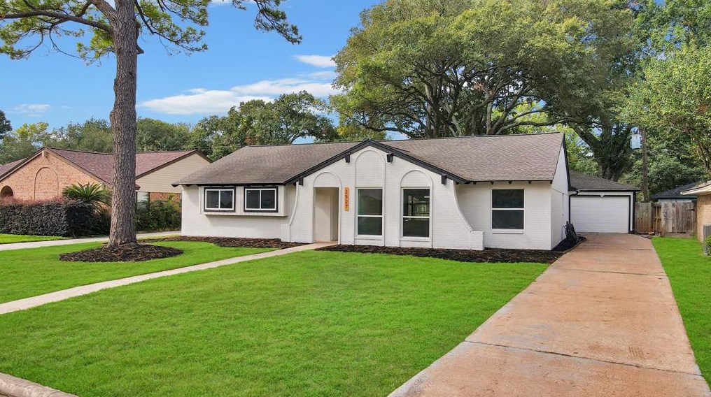 2527 Parana Dr, Houston, TX 77080-3821