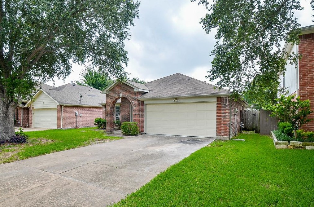 16015 Crested Green Dr, Houston, TX 77082-4086