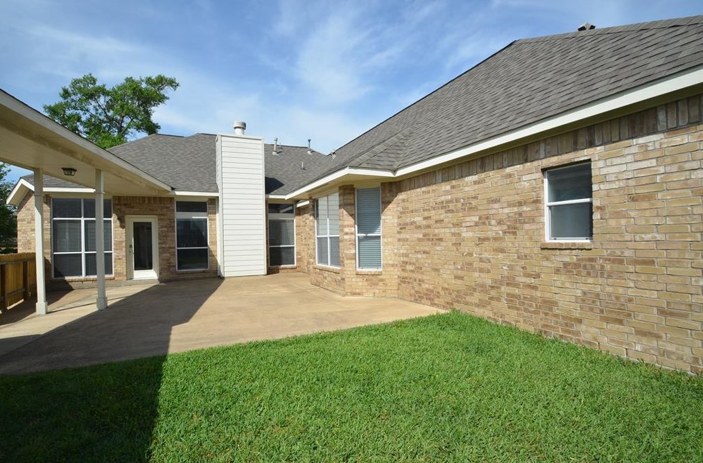 19518 Creek Bend Dr, Spring TX  77388-3097 exterior
