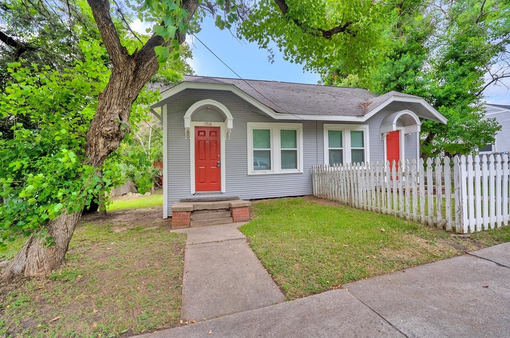 1514 18th St #b, Huntsville, TX 77340